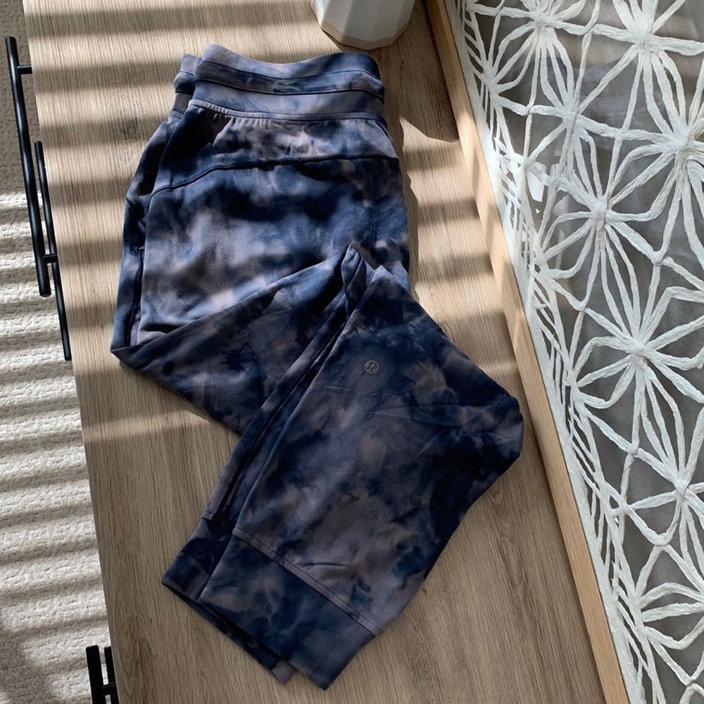 NEVER WORN LULULEMON TIE DYE JOGGERS